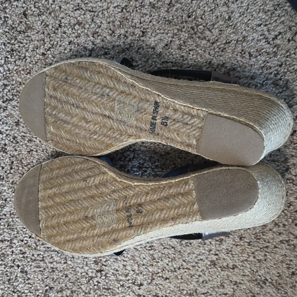 Andre Assous sz 8.5 Pewter Paloma Sandals - Picture 8 of 14